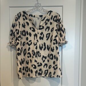 SHEIN Cream and Black Blouse. Gathered sleeves. Size XL.